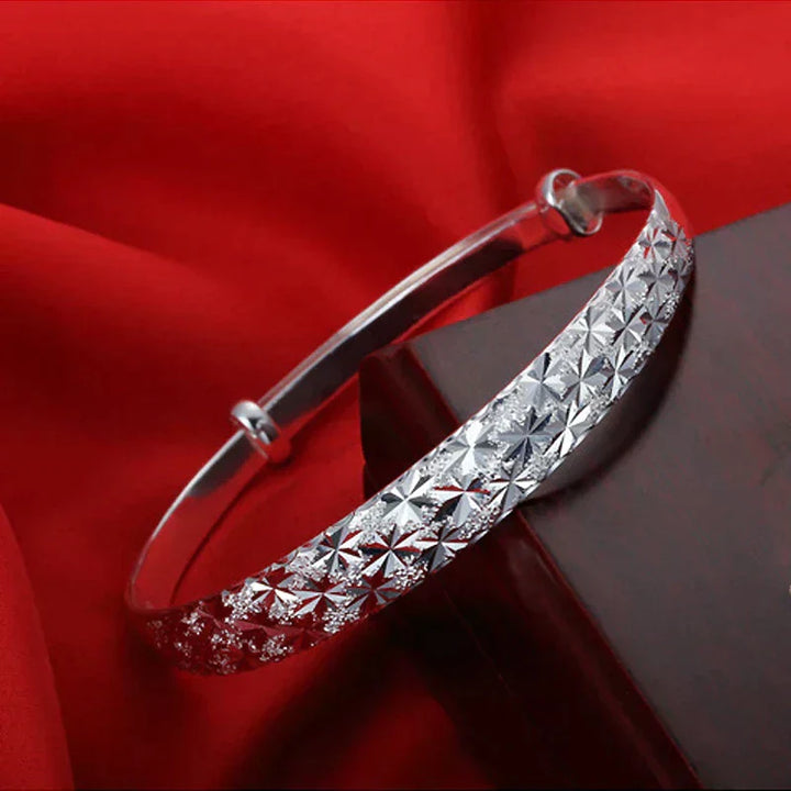 Enchanting Star-Shaped Silver Bracelet for a Radiant Look Bowlift