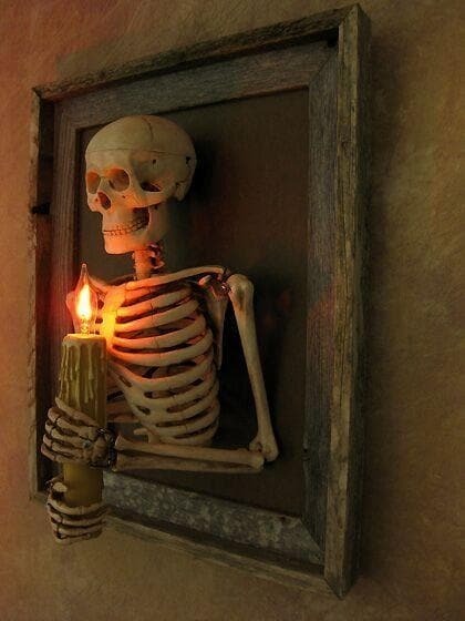 BowLift | Haunted house skull halloween decoration