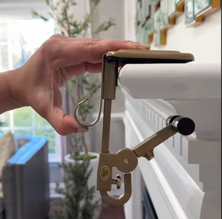 BowLift | ClingaGrip — No more decoration chaos, for stress-free holidays full of shine and safety!