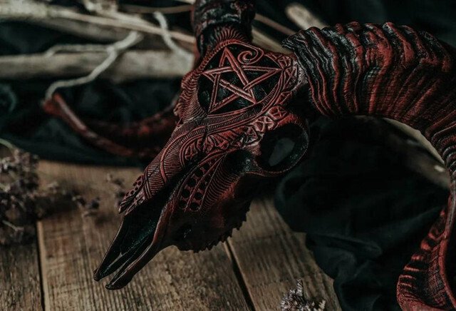 BowLift | Carved Ram Skull