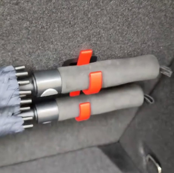 StormGrip — No more chaos in the car: Perfect order and dry feet at the touch of a button! | Bowlift