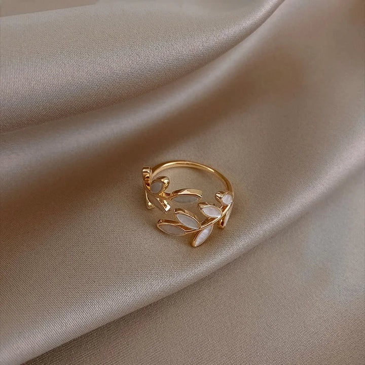 BowLift | Adjustable Classy Gold Leaf Ring