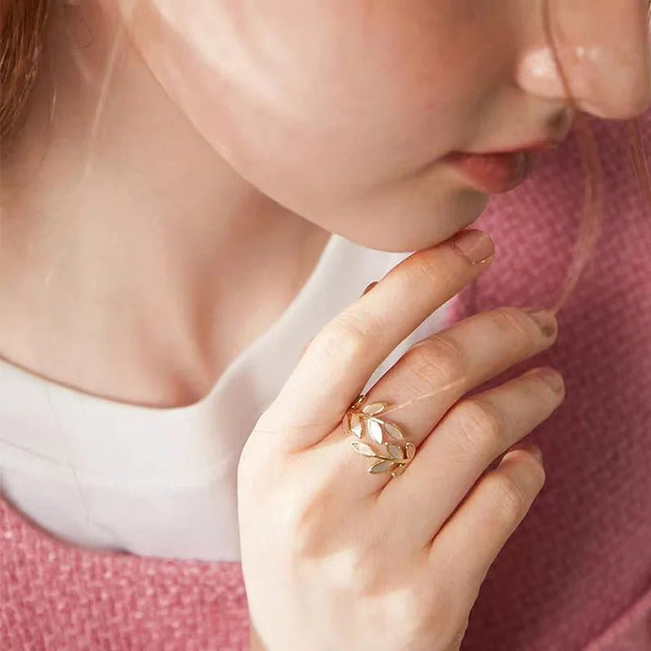 BowLift | Adjustable Classy Gold Leaf Ring