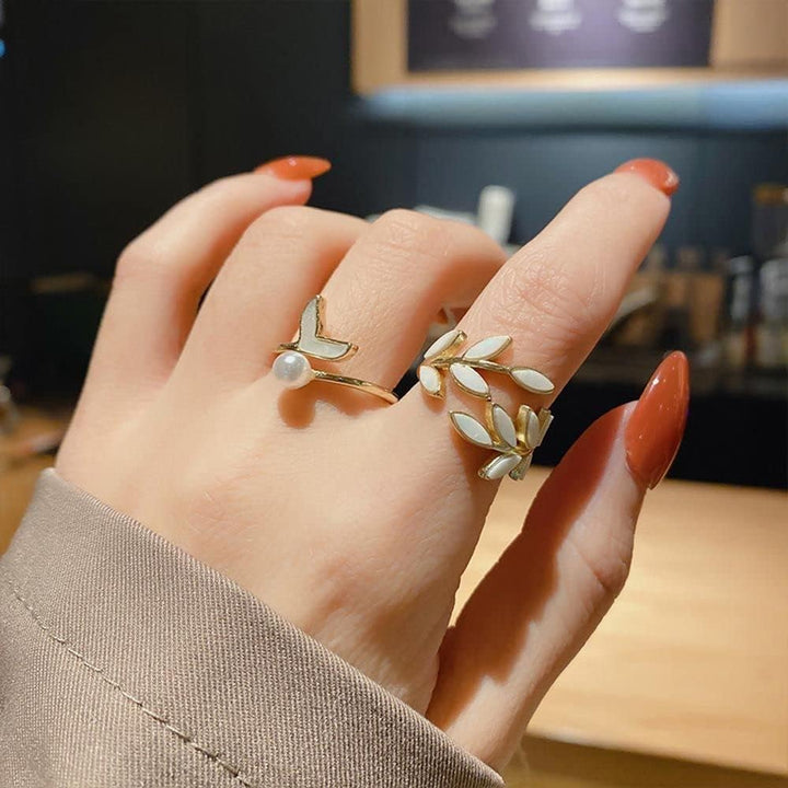 BowLift | Adjustable Classy Gold Leaf Ring