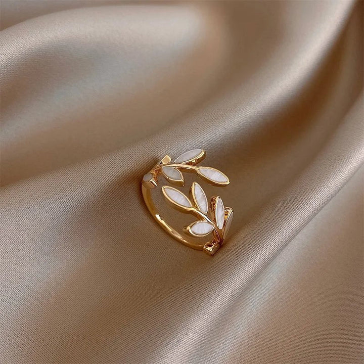 BowLift | Adjustable Classy Gold Leaf Ring