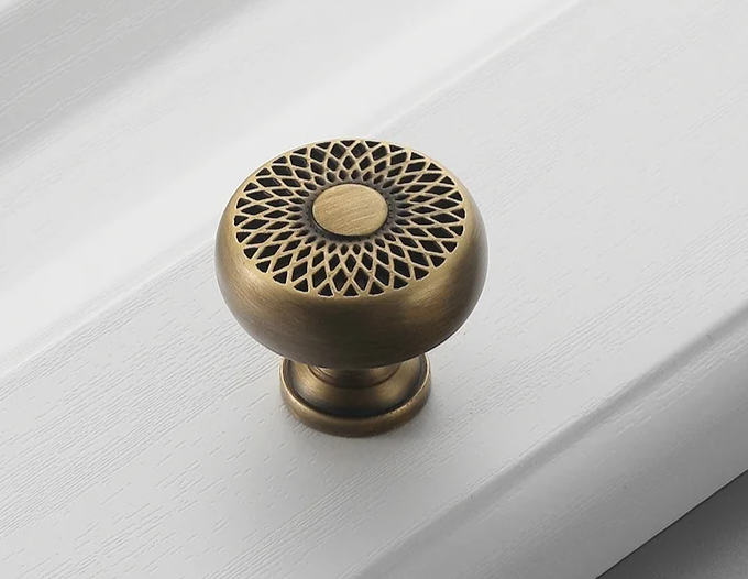 Bronvella ArcRetro Furniture Handle in Antique Copper Bowlift