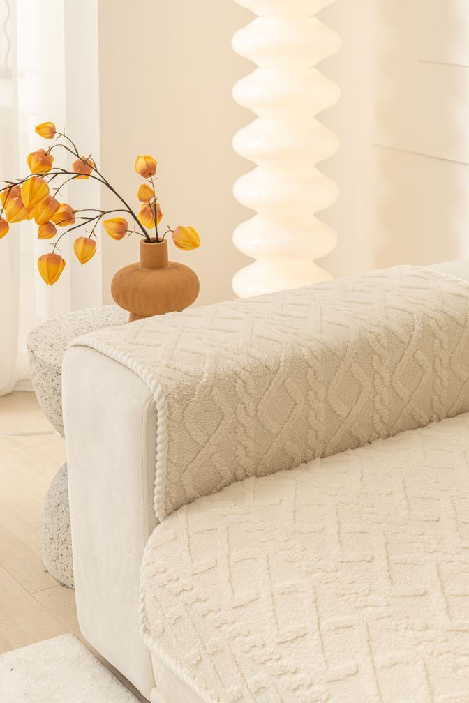 BowLift | Classic One-Piece Sofa Slipcover