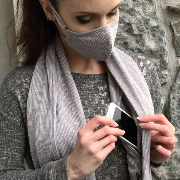 BowLift | CozySafe – Scarf with hidden pocket for extra warmth and safety