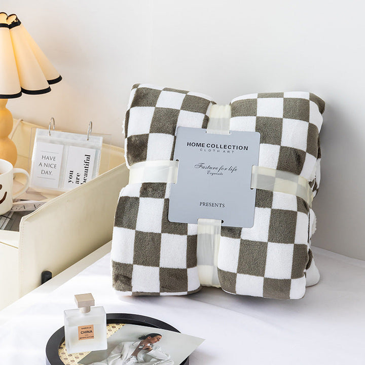 BowLift | Stylish blanket in checkered pattern for your home