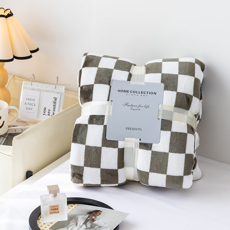 BowLift | Stylish blanket in checkered pattern for your home
