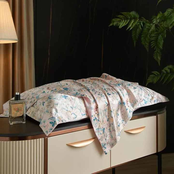 BowLift | Caressence – Mulberry Silk Pillowcase for Luxurious Sleep Comfort