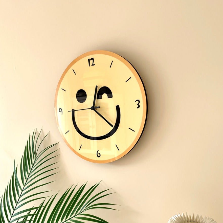 BowLift | Wall clock with yellow smiley cartoon