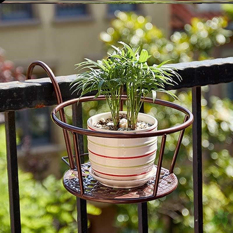 BowLift | GrünMeister — Showcase your green paradise stylishly without drilling or rust!