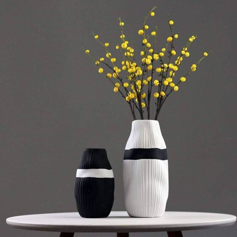 BowLift | HIKARIA – Elegant ceramic vase for modern accents