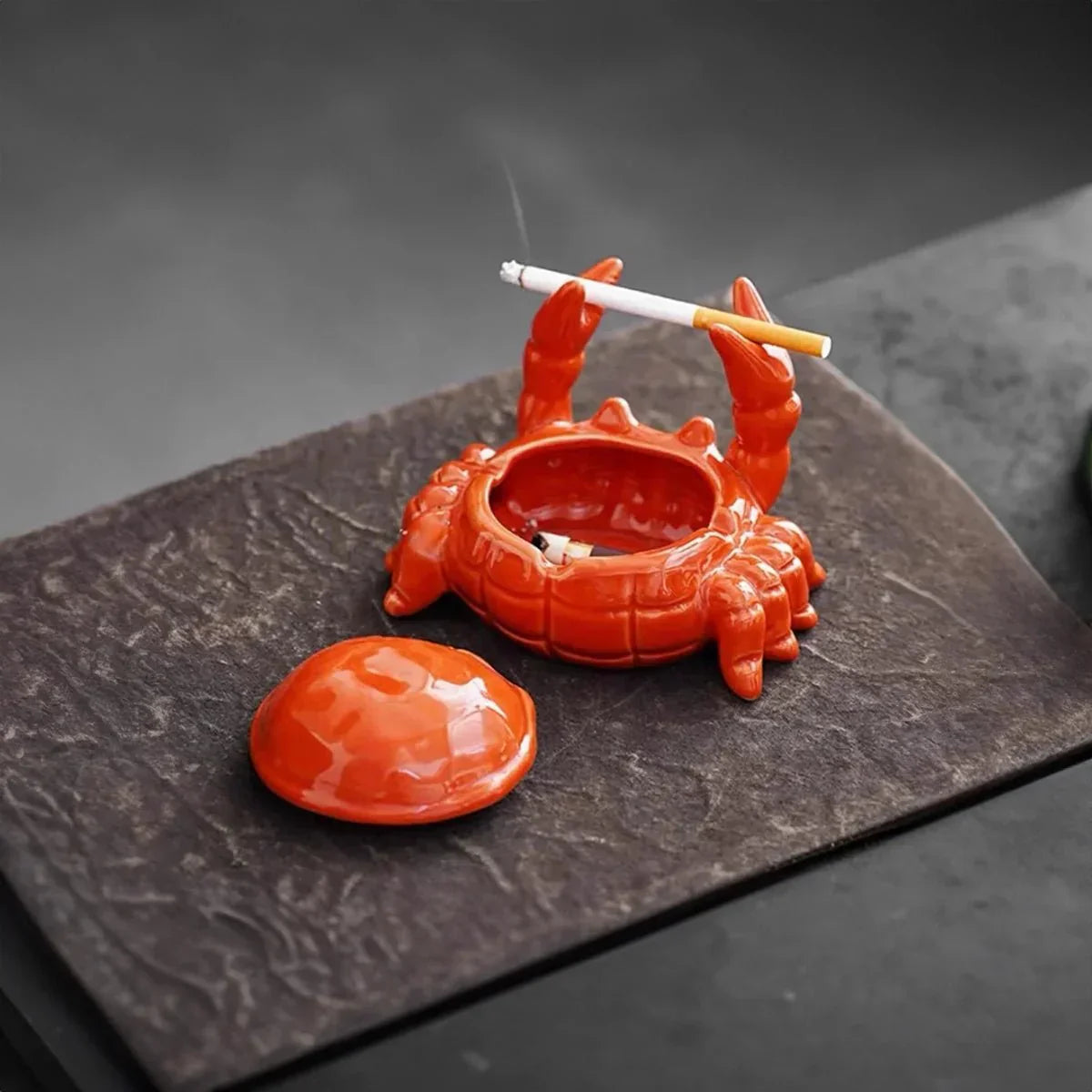 BowLift | CeramiQ – Luxury Ashtray in Oriental Style with Unique Crab Design