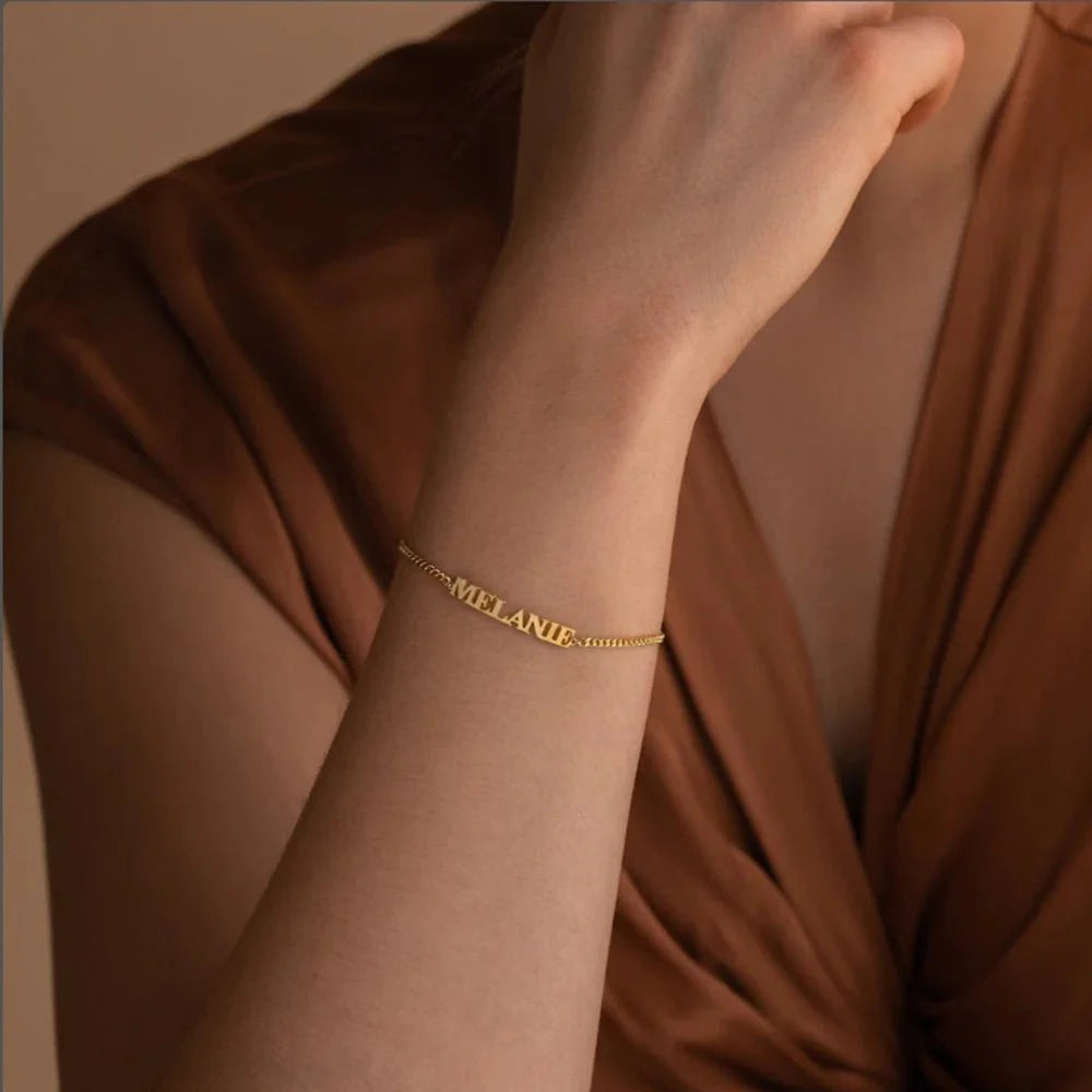 BowLift | Customized Name Chain Bracelet
