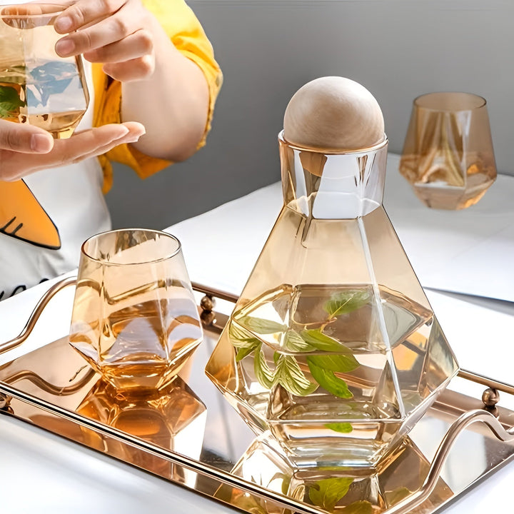 Diamond glass carafe set with 4 glasses – modern and decorative | 5-piece set with lids for water, juice, and wine | Bowlift
