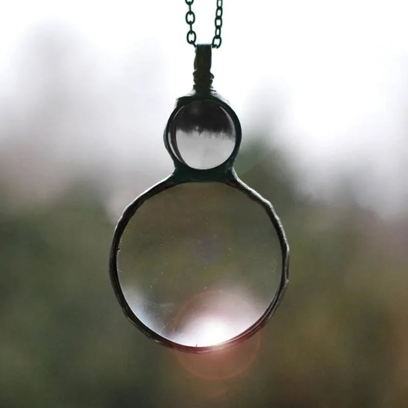 BowLift | Necklace with magnifying pendant