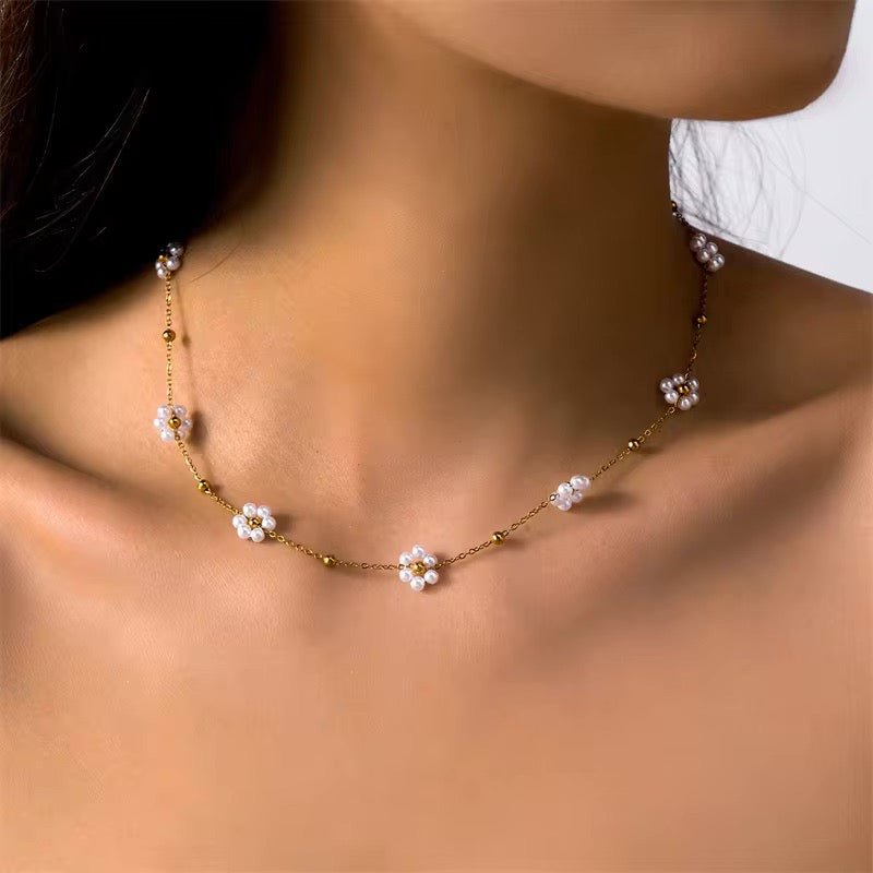 BowLift | Dainty Daisy Necklace & Bracelets