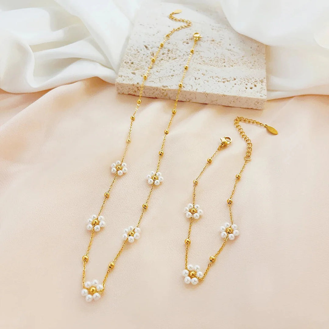 BowLift | Dainty Daisy Necklace & Bracelets