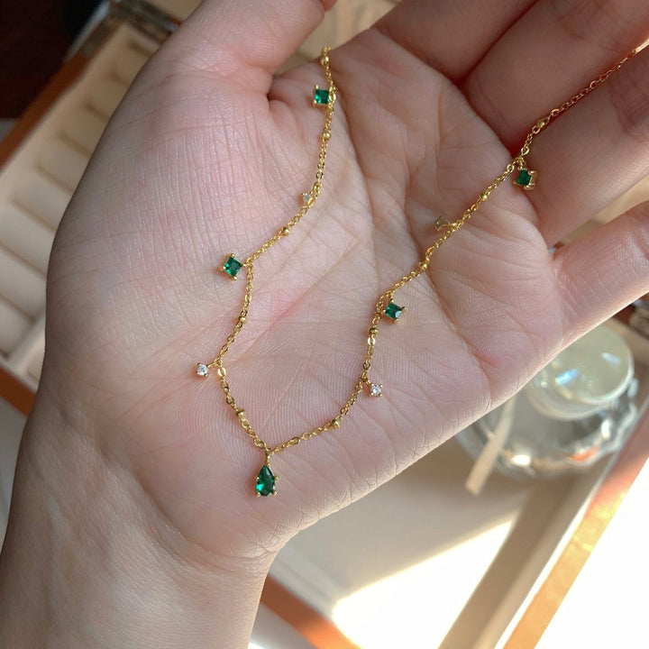 BowLift | Dainty Emerald Aurora Necklace