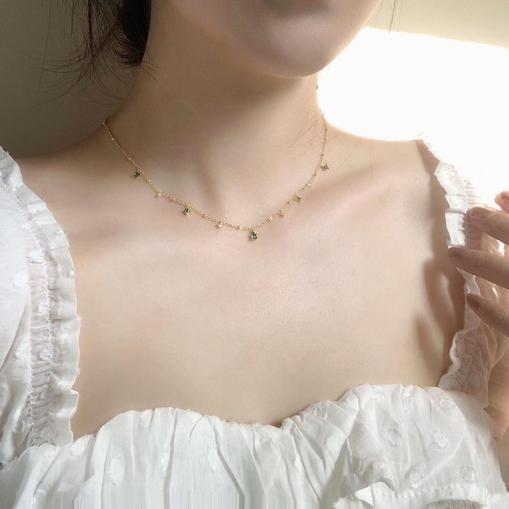 BowLift | Dainty Emerald Aurora Necklace