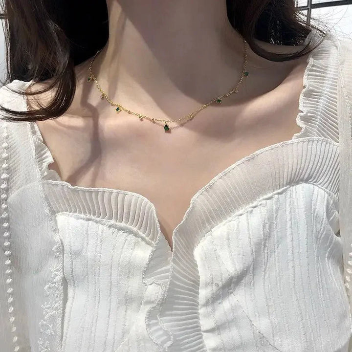BowLift | Dainty Emerald Aurora Necklace