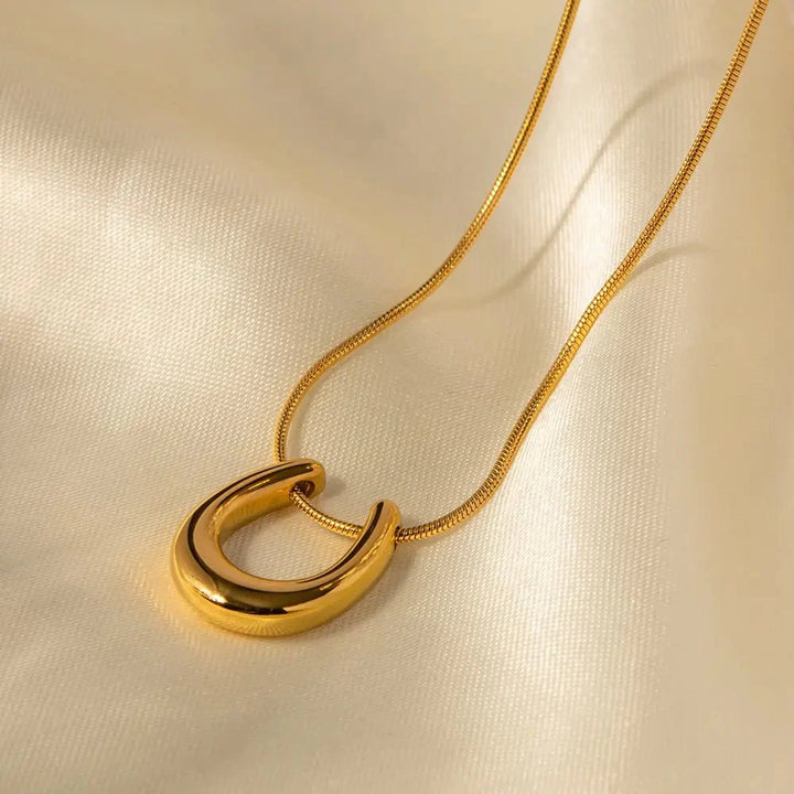 BowLift | Dainty Lucky Horseshoe Necklace