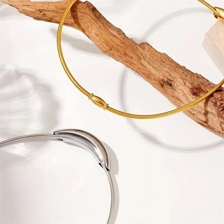 BowLift | Dainty Modern Curve Choker Necklace