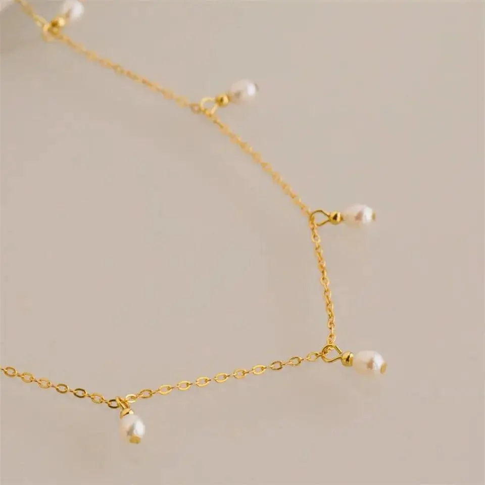 BowLift | Dainty Pearl Droplets Necklace