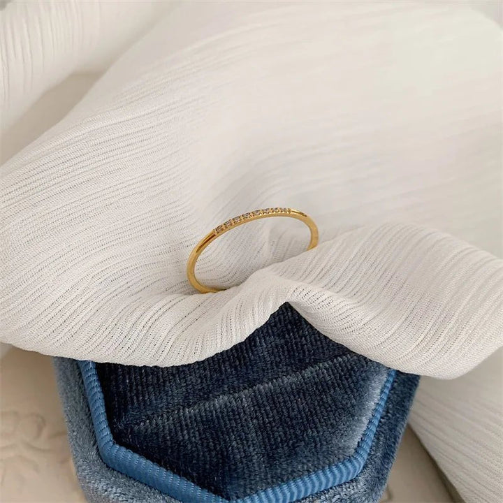 BowLift | Dainty Thin Speckled Diamond Ring