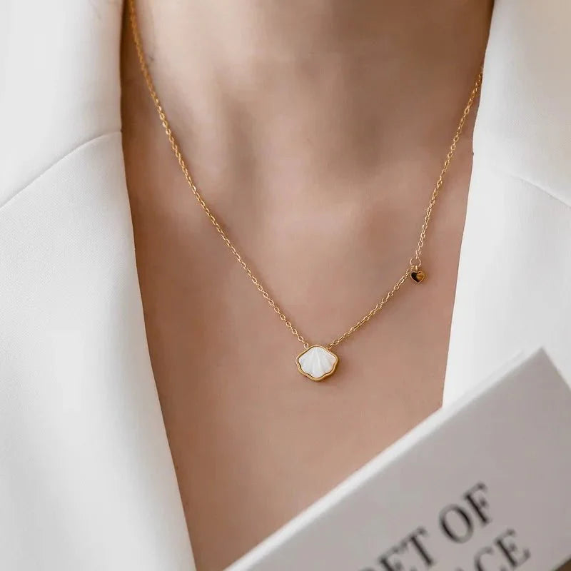BowLift | Dainty Tropical Sea Shell Necklace