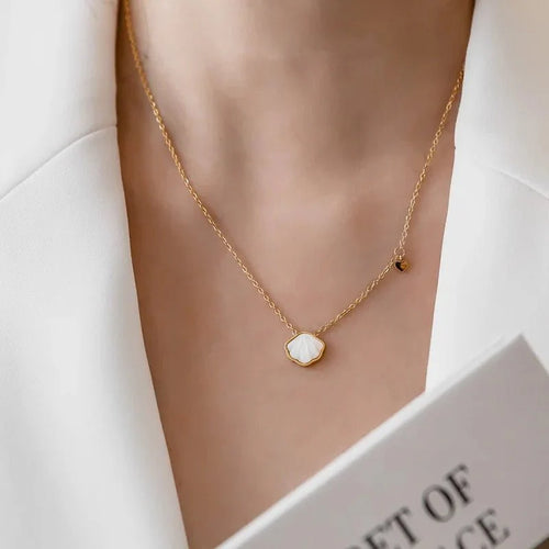 BowLift | Dainty Tropical Sea Shell Necklace