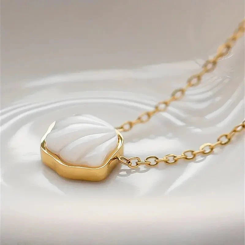 BowLift | Dainty Tropical Sea Shell Necklace
