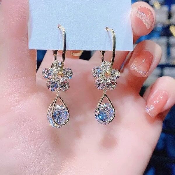 BowLift | Elara Elegant Floral Sparkle