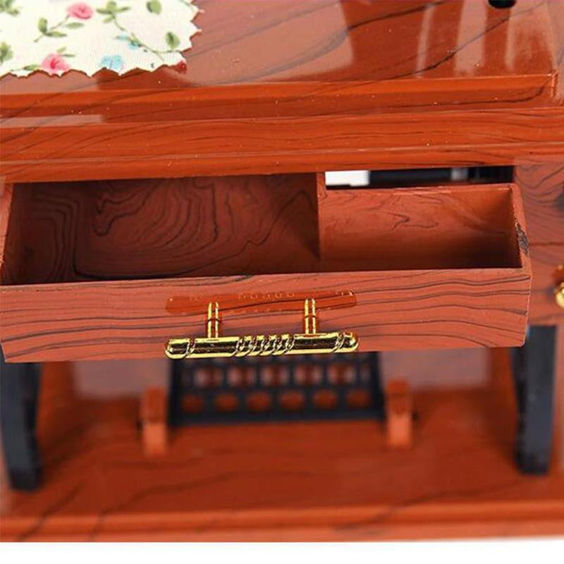 Mini Craft Retro Sewing Machine Decor | Bowlift