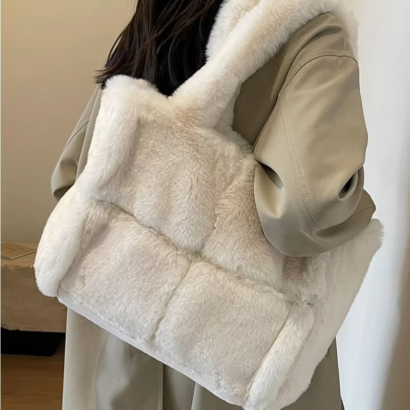 BowLift | Women's handbag made of soft plush with high capacity for winter