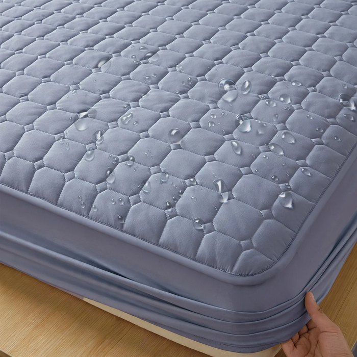 Waterproof mattress cover with padding, full protection