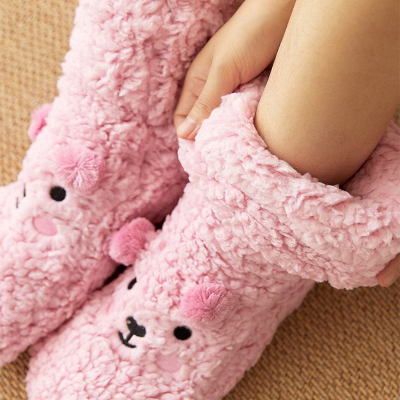 Warm, fluffy bear socks | Bowlift