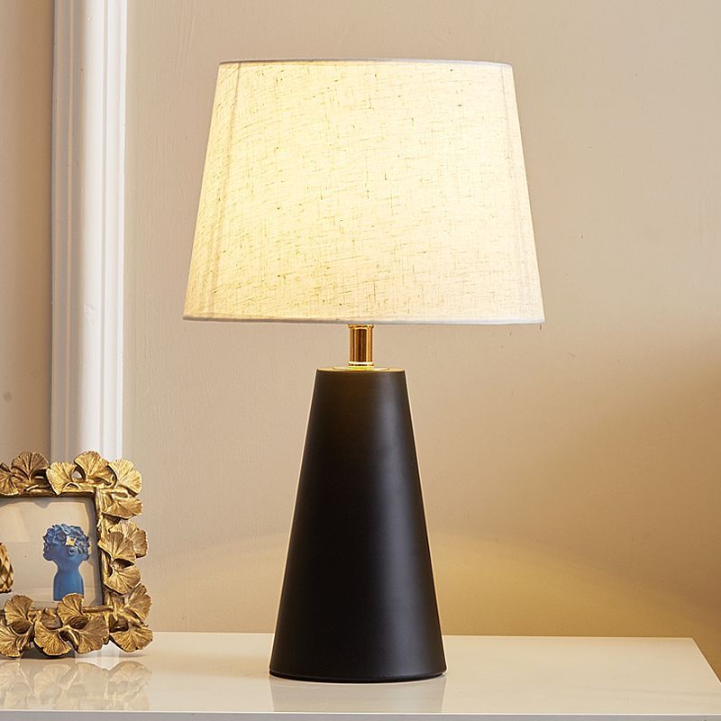 Nightstand lamp with stone look, Nordic