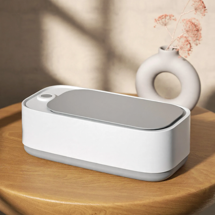 Ultrasonic cleaning device, portable, double chamber