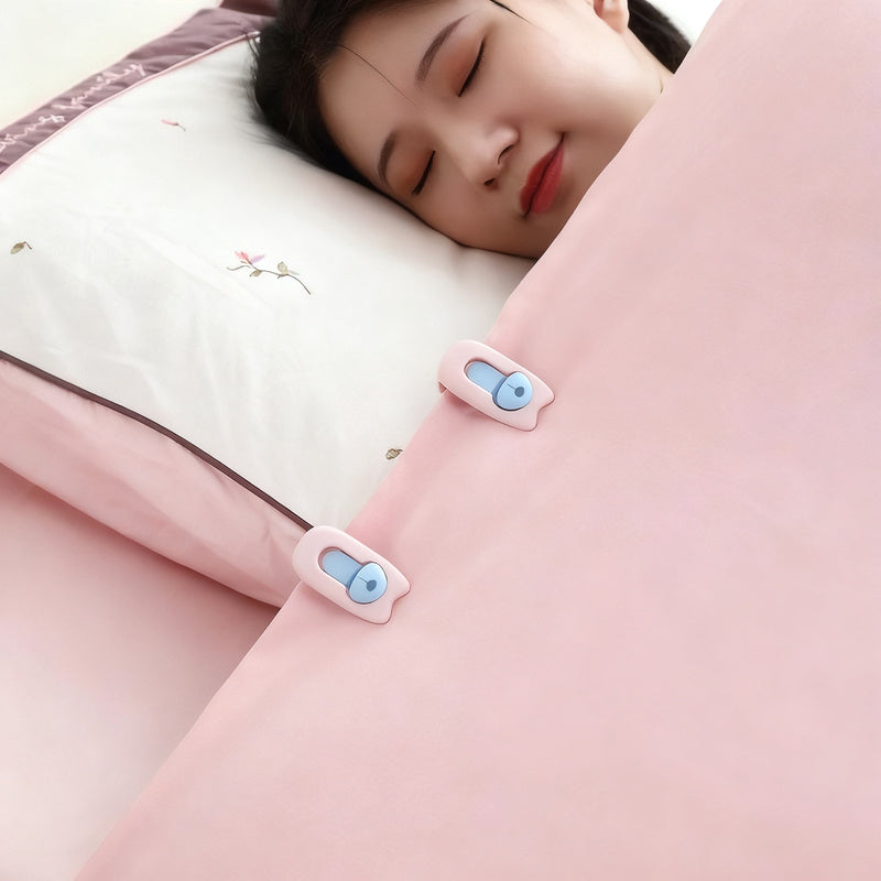 Duvet fastening clips, non-slip