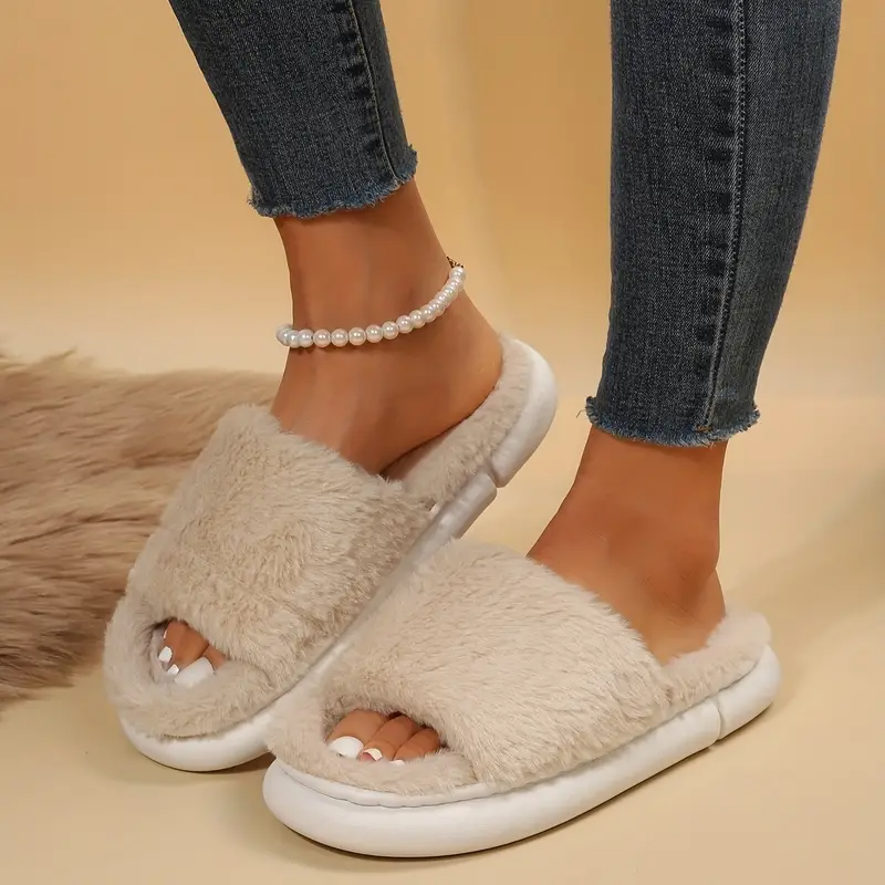 Cozy fur slides | Bowlift