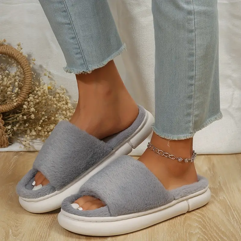 Cozy fur slides | Bowlift
