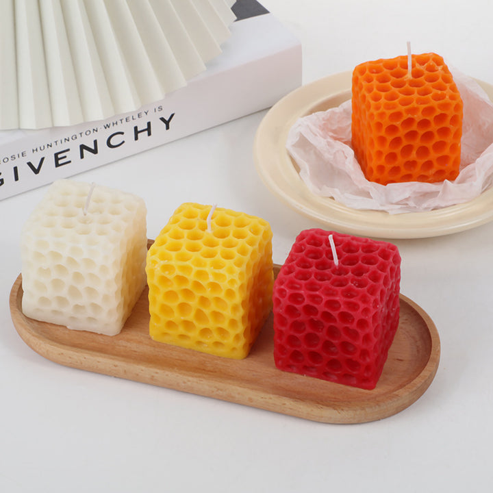 Honeycomb Pattern Fragrance Candle Made of Paraffin