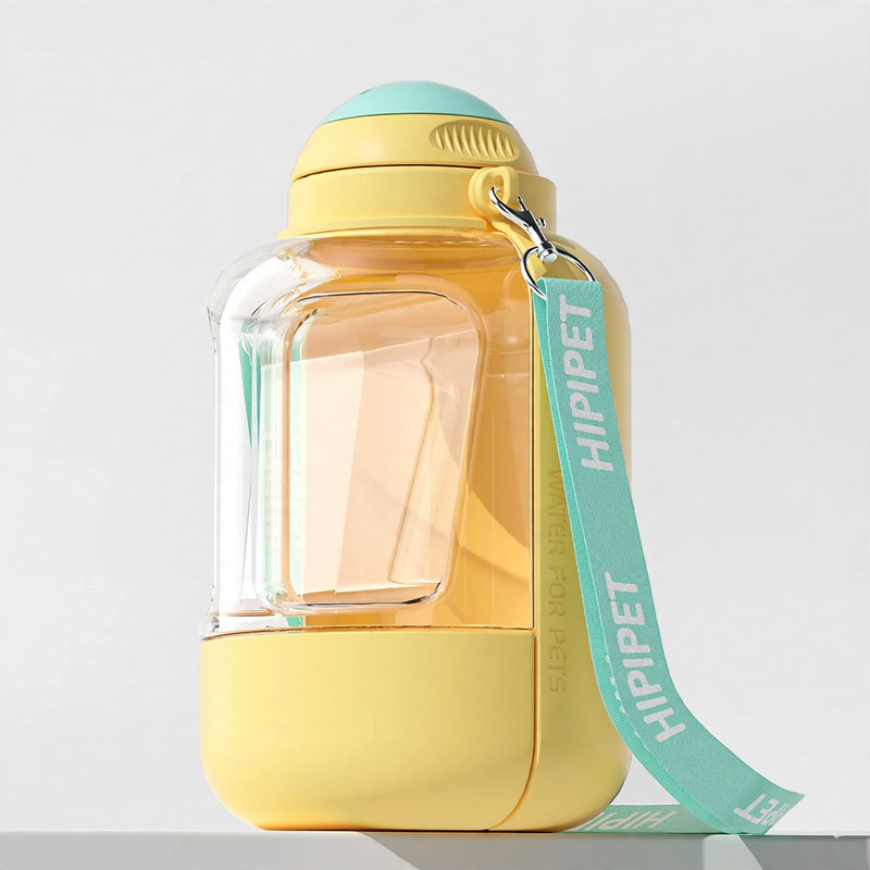 Portable drinking bottle for pets