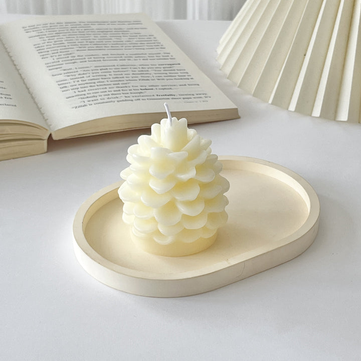 Scented candle pine cone shape, soy wax