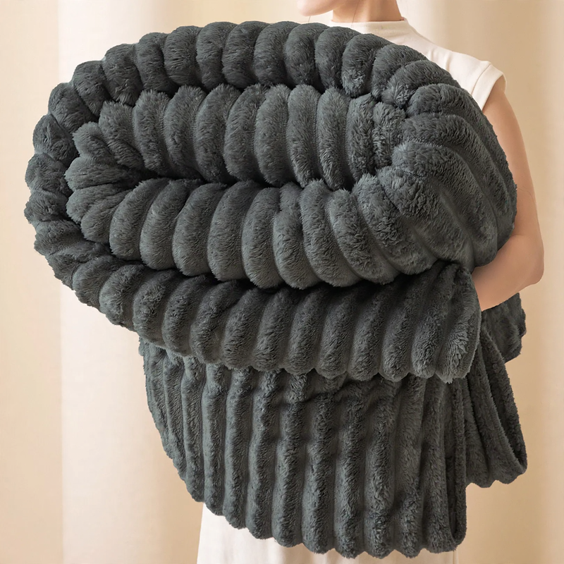 Fleece blanket made of coral fleece, 1500–2000 g