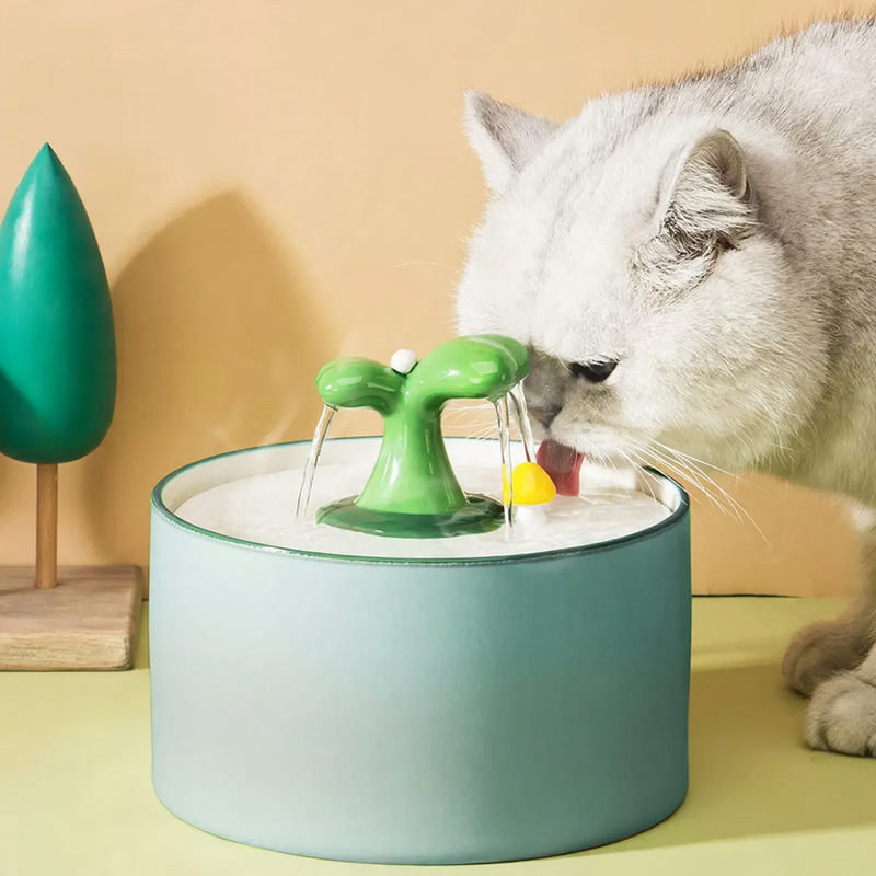 Heated ceramic drinking fountain for pets