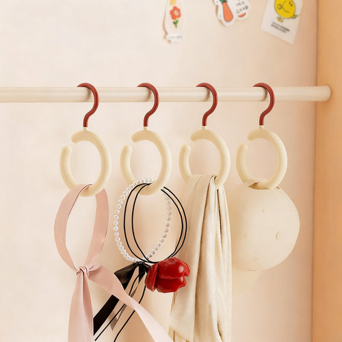 Plastic ring holder for hats and bags